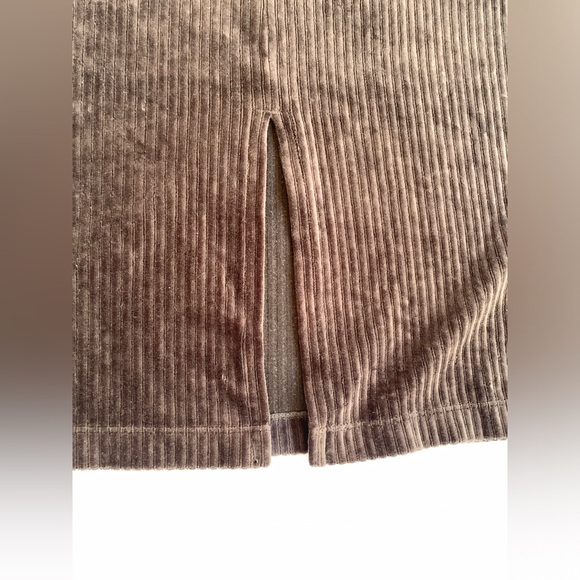Uniqlo corduroy Skirt - Picture 5 of 6